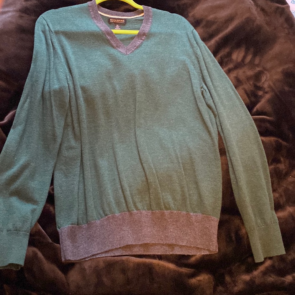 Banana Republic Sweater. XL. Green.